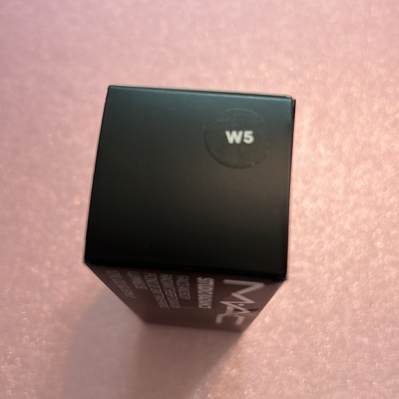 MAC STUDIO RADIANCE FACE & BODY FOUNDATION - W5 - Picture 2 of 2